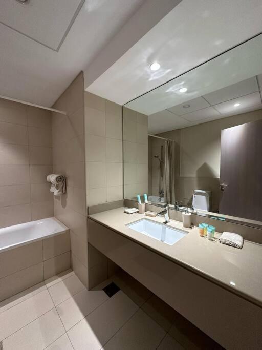 2 Bedroom Wabi Sabi In Yas Apartment